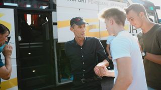 Romanul, care a ramas fara bratul drept dupa un accident de munca si primeste de stat o pensie de 39 de lei, a plecat la cules de struguri in Spania