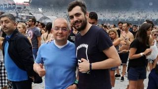 Tanarul care s-a fotografiat alaturi de Emil Boc la Untold a fost victima unui atac brutal