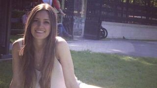 A mers sa isi faca pasaport, insa fotografia din act a lasat-o cu gura cascata: "Parca era o gluma de pe net si in ea eram eu"