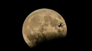 Ce legatura exista intre eclipse si cutremure. Cercetatorii explica ce intampla atunci cand se aliniaza Pamantul, Luna si Soarele