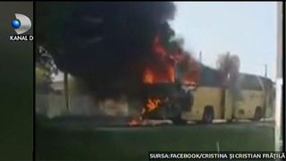 Panica in Constanta. Un autocar plin cu pasageri a luat foc in mers, iar oamenii s-au salvat in ultimul moment