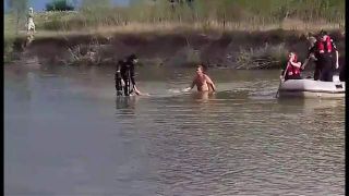 Tras la mal ca un caine si abandonat in apa, fara ca vreun salvator sa-i faca manevrele de resuscitare. Tanarul de 17 ani din Botosani a murit cu zile