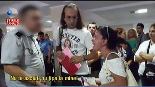 Bisnitarii fac legea la cozile interminabile de la pasapoarte! Uite cat te costa sa fentezi coada si sa-ti iei mai repede pasaportul. Material filmat cu camera ascunsa