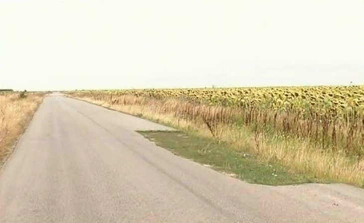 Bataie de joc! Asa arata un drum din Romania la care s-a lucrat cinci ani