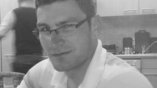 A murit ca un erou, dupa ce a salvat de la inec o mama si pe fetita ei. Femeia salvata a fugit fara sa spuna "Multumesc"