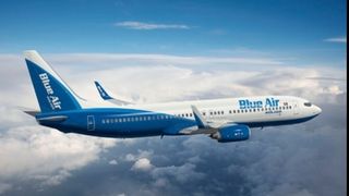 Doua aeronave Blue Air care au decolat de la Bacau, reintoarse la sol dupa ce pilotii au semnalat aprinderea unor senzori. Reactia companiei