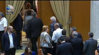 Ce fac parlamentarii cu 3.000 de lei in plus la salariu, in fiecare luna