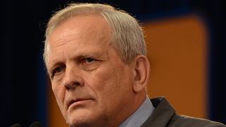 "Palatul" lui Stolojan din Olimp, invadat de turisti cu umbrelute, tomberoane cu gunoi si vanzatori de porumb fiert! Pe vremuri, aici era o plaja "virgina"! VIDEO EXCLUSIV