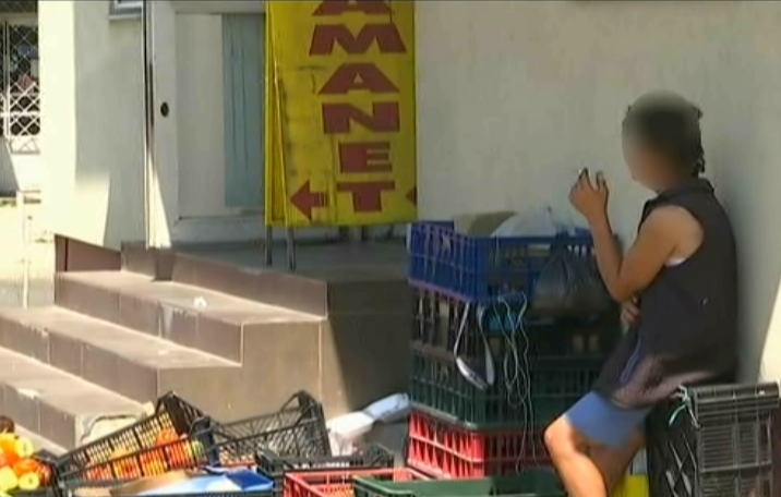 Caz revoltator in Capitala. Copii exploatati in strada de propria mama: "Le da lumea de mancare, iar ea bea de rupe"