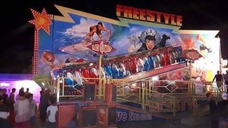 Scene de groaza intr-un parc de distractii din Giurgiu! S-a rupt tiribomba plina cu oameni, la balci