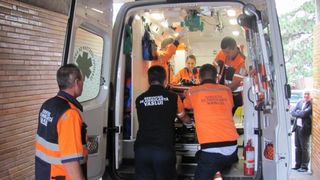 Barbat de 43 de ani, batut cu toporul de nepotul sau de 16 ani si prietenul acestuia. A fost lasat sa zaca intr-o balta de sange