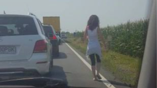 Gestul unei tinere a ajuns viral pe Facebook dupa ce le-a dat o lectie de civilizatie unor baieti dintr-un jeep VIDEO