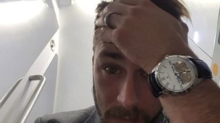 Stewardesele l-au lasat sa urce in avion, dar cand a ajuns la destinatie a avut o surpriza imensa. Acum este pe lista neagra a companiei aeriene