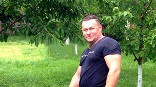 Cumplit! Un om de afaceri din Romania s-a sinucis dupa ce iubita a fugit cu o suma uriasa de bani. Gabriel s-a spanzurat in padure si a lasat in urma un copil de 11 ani