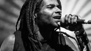 Povestea vietii dramatice a lui Fabian Sasu, cantaretul dat disparut de doua saptamani! Fostul concurent de la show-ul de talente a fost parasit de tatal african pe care nu l-a cunoscut niciodata, apoi a crescut la orfelinat!