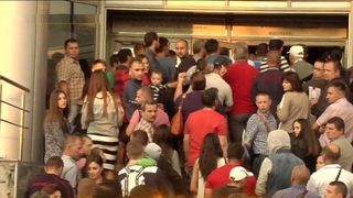 Un autocar ii va transporta pe oameni de la punctul de lucru pentru eliberarea pasapoartelor din Pipera la cel din Piata Amzei