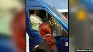 Incredibil! Pelerini furiosi de la manastirea Nicula au vrut sa rastoarne masinile de transport: "Nu mai tineau cont de nimic"