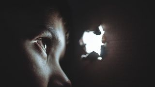 Copil bolnav de epilepsie, batut in sectia de politie de la Cotnasi. Declaratiile minorului