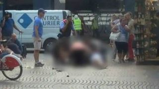Scena de cosmar in Barcelona. Balti de sange, trupuri fara viata cazute pe asfalt si oameni impietriti de groaza. A fost un adevarat macel