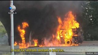 Imagini cumplite pe soseaua de centura! O macara a luat foc si s-a facut scrum, sub privirile terorizate ale celui care o manevra