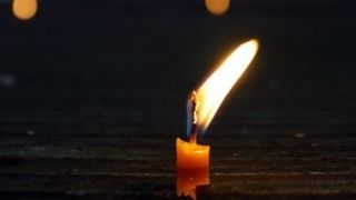 O fetita de 13 ani, din Vaslui, si-a gasit mama spanzurata in casa