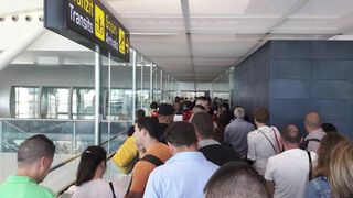 Aeroporturi Bucuresti deschide inca patru posturi de control al documentelor pe aeroportul Henri Coanda