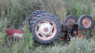 Sfarsit cumplit pentru un barbat din Constanta! A murit strivit de tractorul pe care il conducea