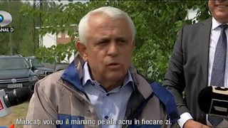 Cel putin comedie! „Pot sa nu mananc o saptamana, ma hranesc cu rezultatele muncii mele". Ministrul Agriculturii si Liviu Dragnea au facut show total pe plantatie
