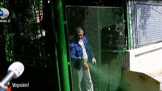 Pregatiri intense pentru venirea presedintelui Frantei in Romania. Autoritatile au bagat gunoiul sub pres si l-au asteptat pe Macron