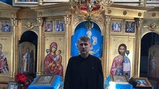 Chiar daca a fost caterisit, Cristian Pomohaci nu a renuntat la straiele preotesti! Ce poarta acum