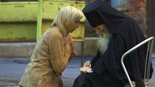 Batrana de 80 de ani din Vaslui, violata de ginere. Totul a iesit la iveala dupa ce batrana s-a spovedit preotului din sat