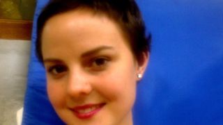 Povestea emotionanta a Andradei, tanara moarta de cancer, despre care Magda Vasiliu a scris ca ar fi fost “maltratata” de medici! Mormantul fetei este impresionant