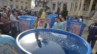 Descoperire socanta despre apa sfintita! E considerata "vindecatoare", insa cercetatorii s-au ingrozit de ceea ce au gasit in ea