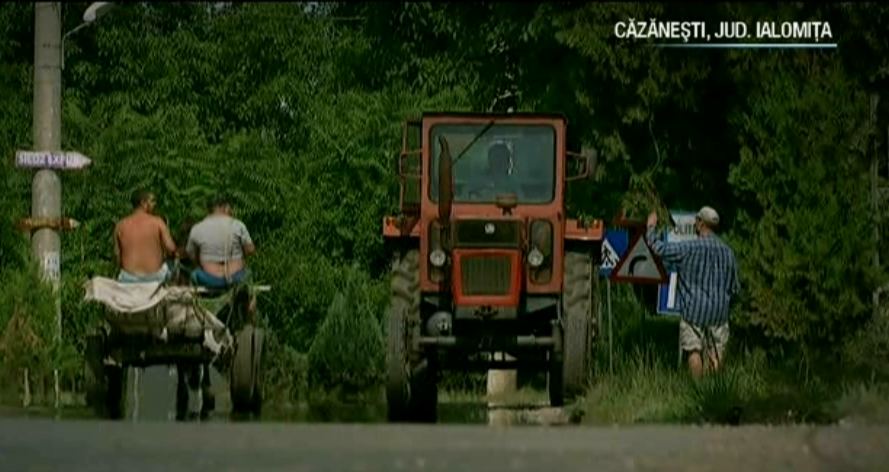 "Blestemati sa fie oraseni". Platesc taxe si impozite de zece ori mai mari ca la sate, dar nu au asfalt, toalete sau apa la robinete: "Saracia s-a schimbat. Din sarac in mai sarac"
