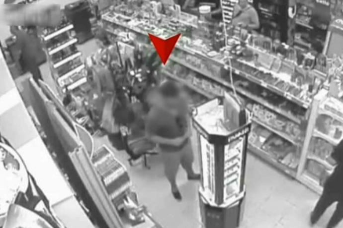 Hot cu placeri ciudate! Ce a furat acest barbat dintr-o librarie din Iasi