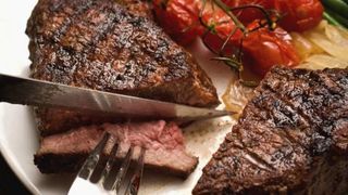 Mancam mai ieftin decat restul europenilor. Tarile cu cele mai mari preturi la carne