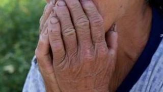 Doua nurori si-au batut soacra in baie pana au bagat-o in spital