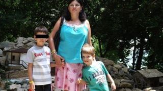 Ionut (dreapta), cu mama si cu fratele
