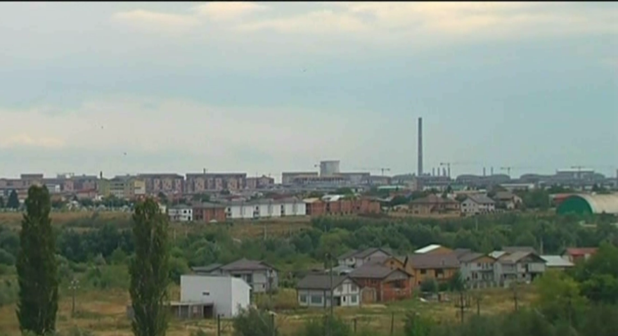 Mii de locuitori din vestul Capitalei cer disperati ajutor. Oamenii spun ca nu mai pot respira din cauza mirosului