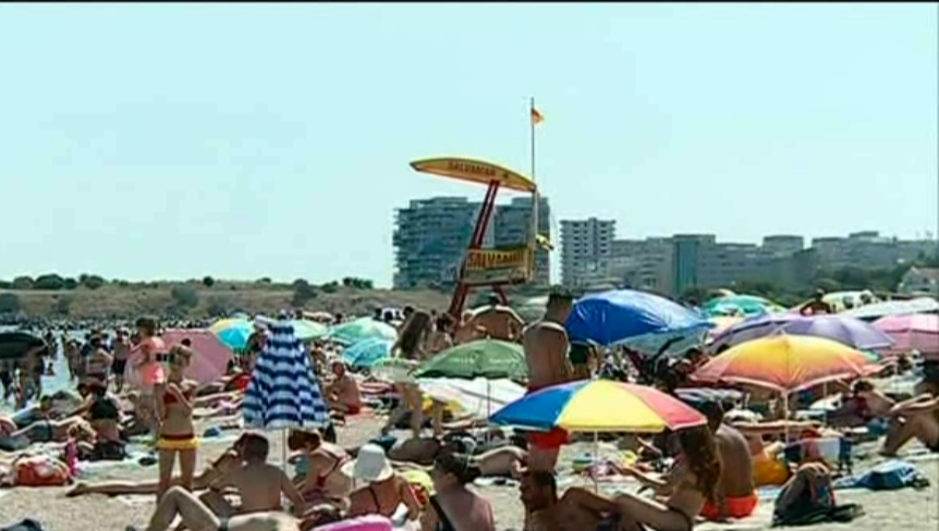 Ultimul weekend de vara! Turistii se bucura de reducerile pe litoral la sfarsit de sezon si vremea frumoasa