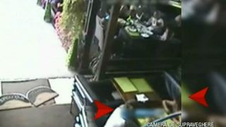 S-au facut de rusine in fata intregii tari! Sot si sotie, surprinsi de camerele de supraveghere cand fura de pe terasa unui restaurant