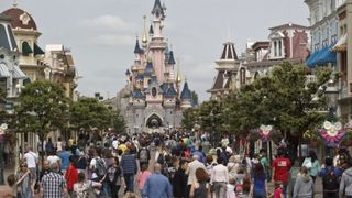 Un clan de hoti de buzunare format din romi romani care vizau turisti, in fata justitiei franceze pentru un prejudiciu total de un milion de euro