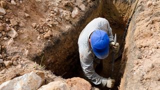 Motivul cutremurator pentru care un barbat si-a dezgropat iubita la 5 ani dupa moatea ei