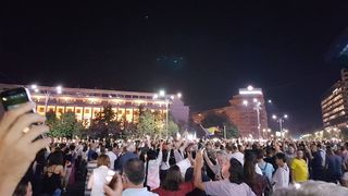 Peste 3.000 de oameni au manifestat in Piata Victoriei, fata de modificarile din justitie, anuntate de Tudorel Toader