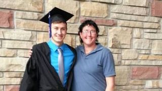 Gestul emotionant facut de un insotitor de bord pentru o femeie care mergea la inmormantarea fiului ei