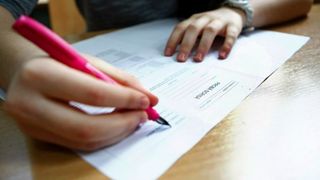 Examenul de Bacalaureat continua luni cu probele de evaluare a competentelor de comunicare orala in limba romana si materna