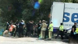 Cand au vazut ce transporta soferul roman in tirul sau, politistii englezi l-au arestat pe loc si au oprit traficul pe autostrada