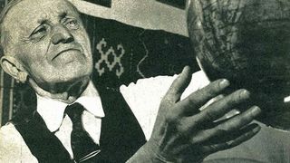 Povestea fascinanta a romanului care a facut inconjurul Pamantului in opinci, in 1916