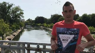 Si-a taiat venele in parcarea unui supermarket din Cluj. Mesajul de adio lasat de Alexandru este tulburator