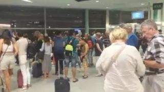 Avionul cu romanii blocati in Lisabona a decolat spre tara